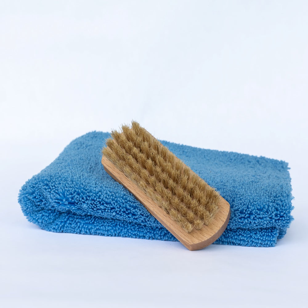 A photo of GoGo Nano blue microfiber cloth and tan horse hair brush.