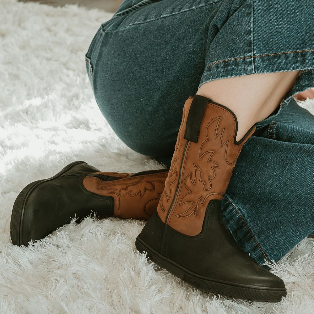 #84 Black Coca-Cola Style Boot with Side Detail of Brown Fabric, Style Model 690 Carreta | Shoes | 84 Black Cocacola Style Boot With Side  main image 4