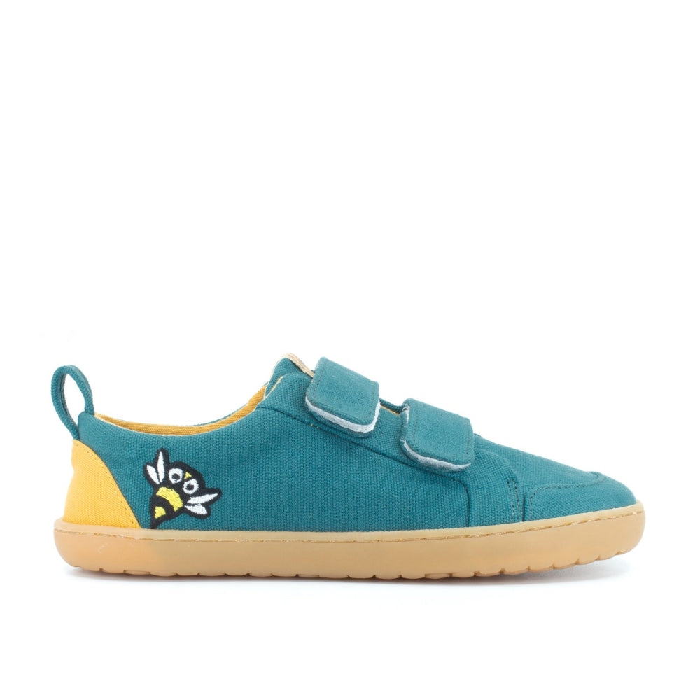Abelha Dark Teal Mukishoes Play Kids shoe. Shoes are simple in design with velcro closures, an embroidered bee on the side close to the heel, a pull tab on the heel, a yellow color block on the heel, and yellow lining. Soles are a natural rubber gum color. Right shoe is shown here facing right against a white background. #color_abelha