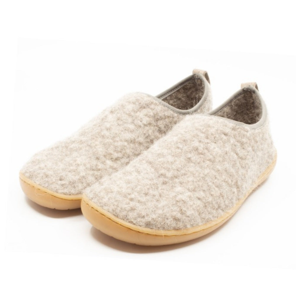 An ankle-height, natural, felted wool-colored Mukishoes Pantufa slipper with a back pull tab, small elastic edge around the opening, and a natural rubber sole. Both shoes are shown facing diagonally left against a white background. #color_grey