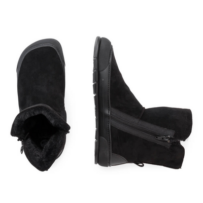 A photo of Zapatos Feroz Alcoy made with microfiber and rubber soles. The boots are black in color with rubber around the soles and a zipper on the side. Both boots are shown from above the left boot is facing upright and the right boot is lying on its right side against a white background. #color_black
