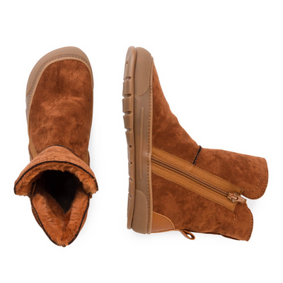 A photo of Zapatos Feroz Alcoy made with microfiber and rubber soles. The boots are nut brown in color with rubber around the soles and a zipper on the side. Both boots are shown from above the left boot is facing upright and the right boot is lying on its right side against a white background. #color_nut-brown